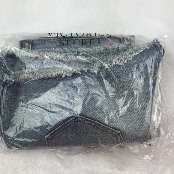 ❤️ Victoria’s Secret Pink Jean Shorts VS PINK 6 - Picture 7 of 7